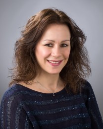 Laura Mohr Headshot