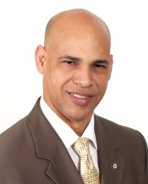 Luis Alcaraz Headshot