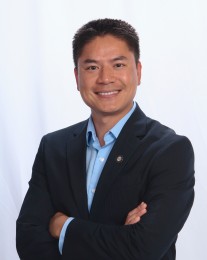 Thang Bui Headshot
